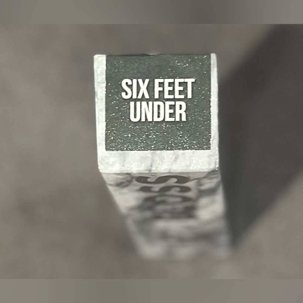 🪦Jeffree Star Six Feet Under The Gloss - sheer dark gray w silver sparkles - Picture 4 of 9